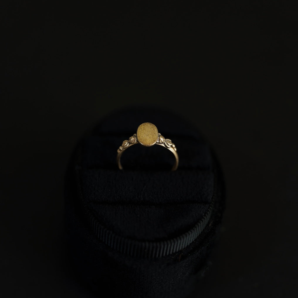 C.1900 Gold Tone Oval Signet Ring 8号