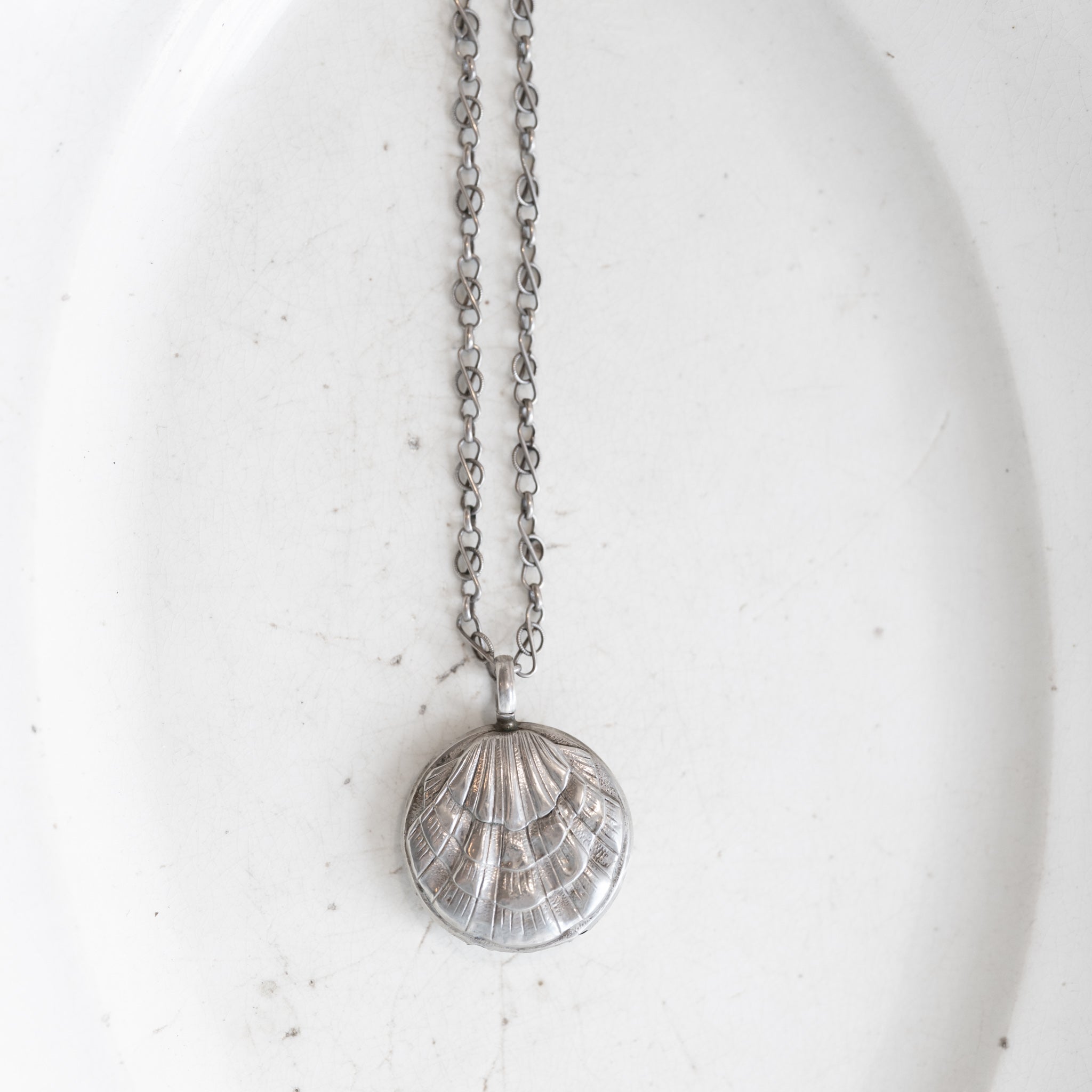 Shell Rattle Silver Pendant｜C.1900 - 1920