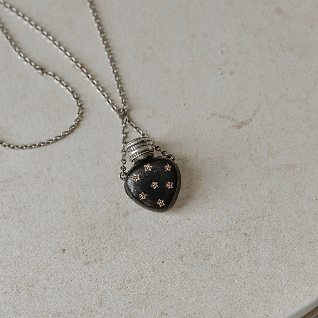 C.1900｜Star et Lily Motif Black Niello Bottle Heart Necklace