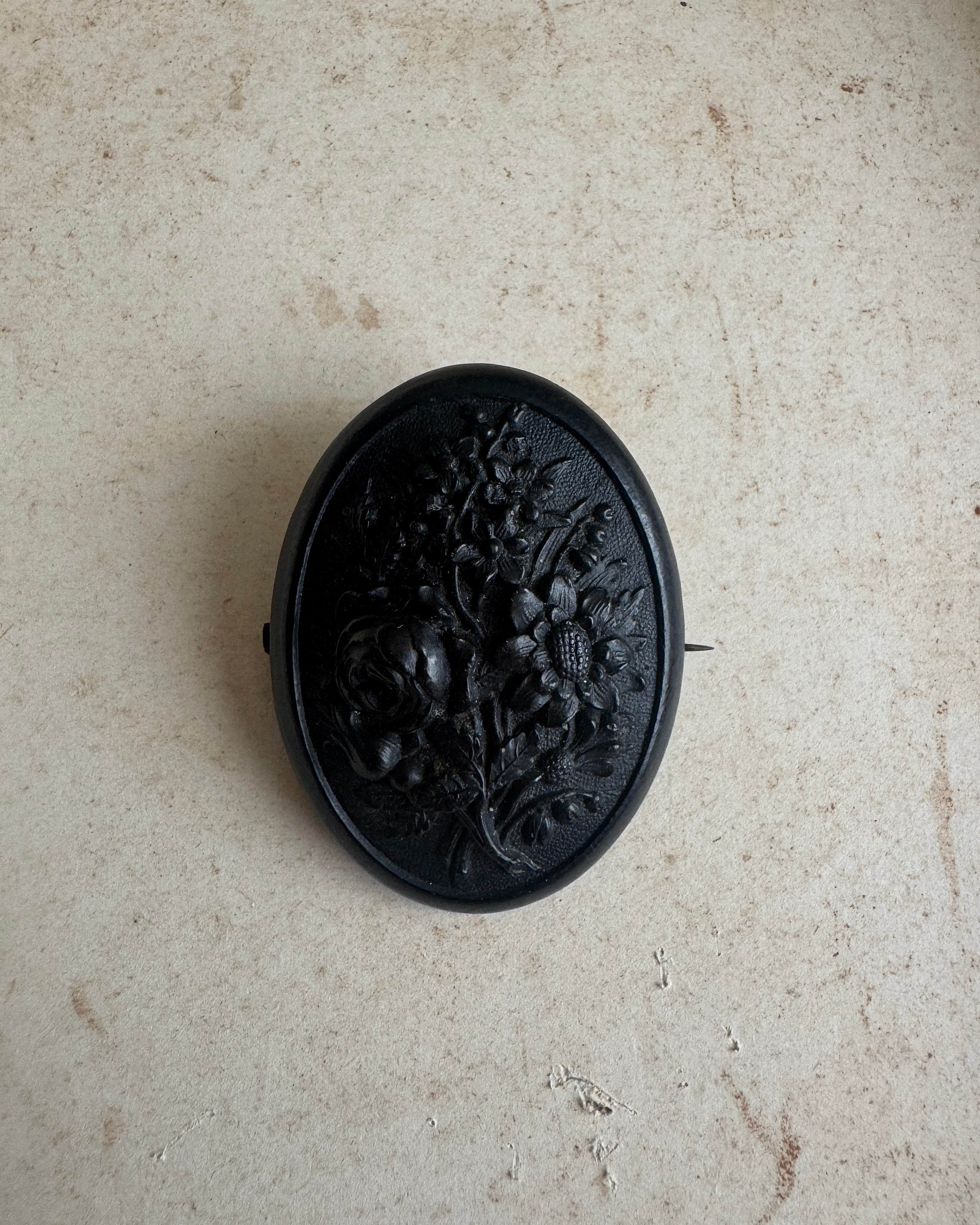 C.1920｜French Bouquet Black Wood Oval Brooch