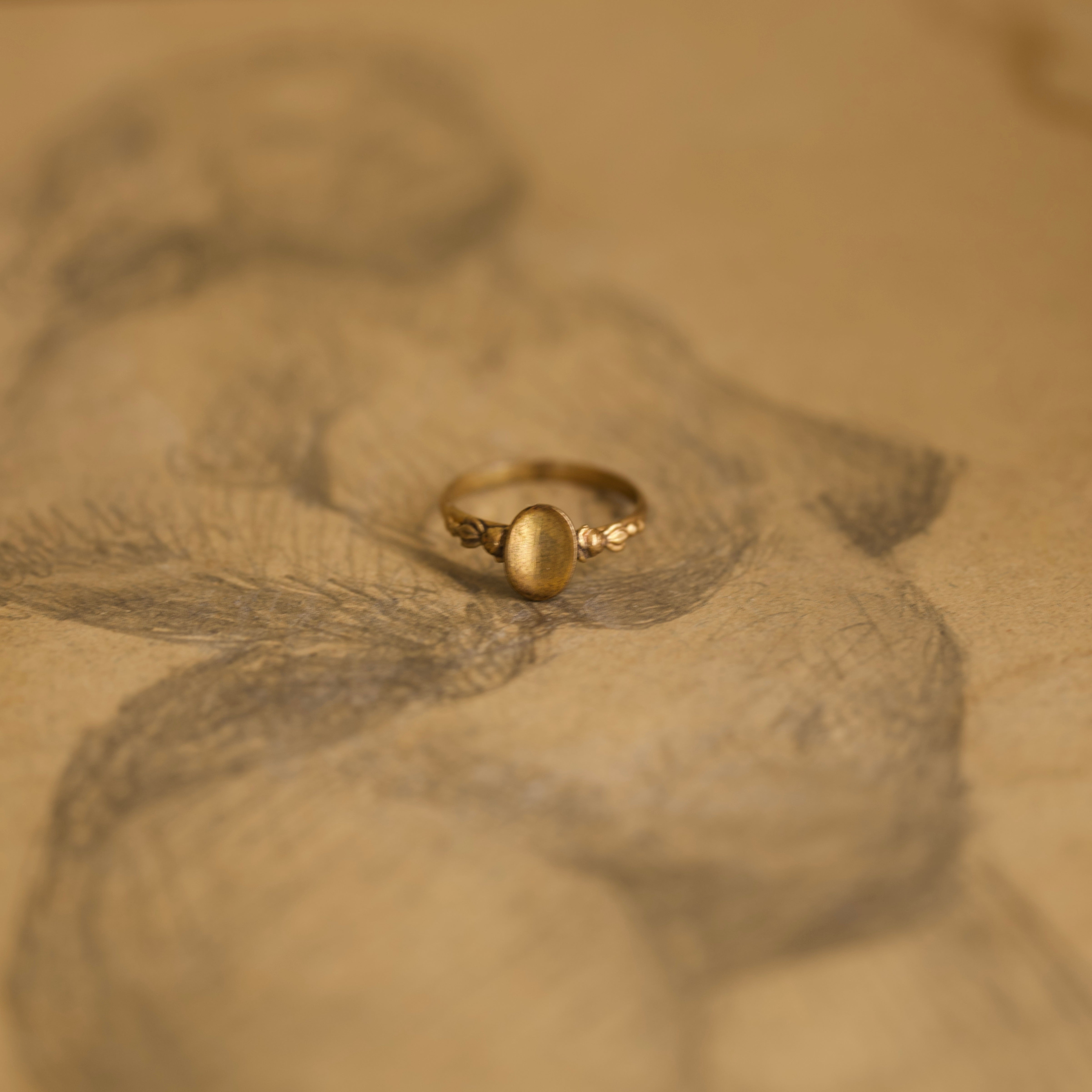 C.1900 Gold Tone Oval Signet Ring 8号