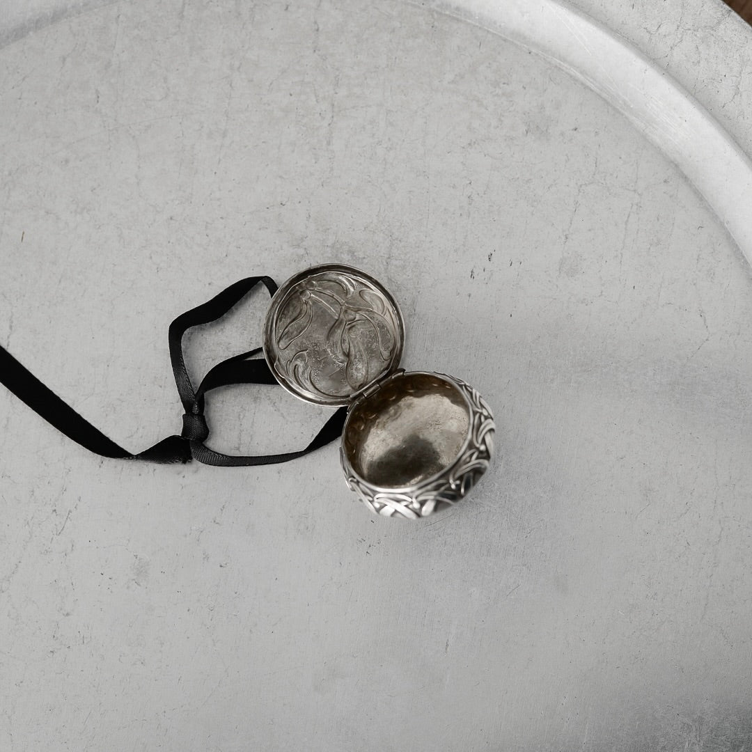 C.1900｜Silver Mistletoe Locket Pendant Case