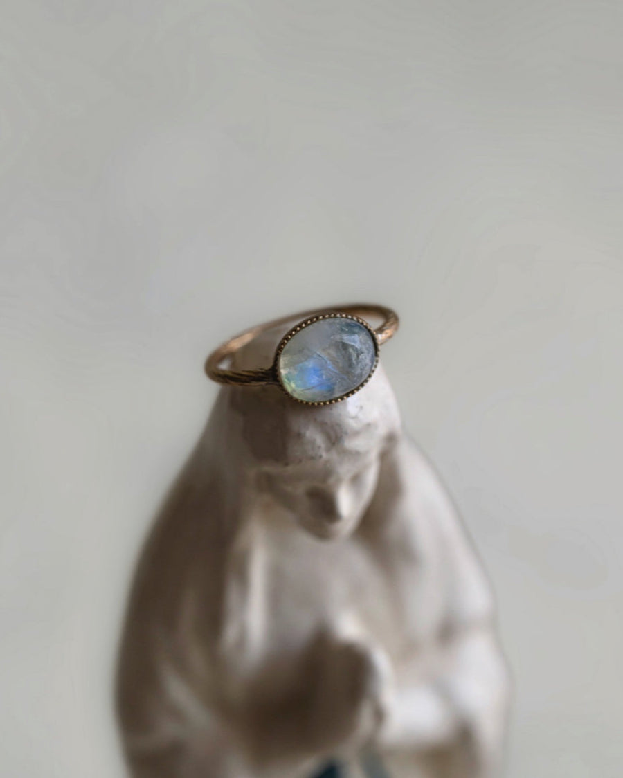 C.1960 Blue Moon Stone Ring / Pierre de Lune