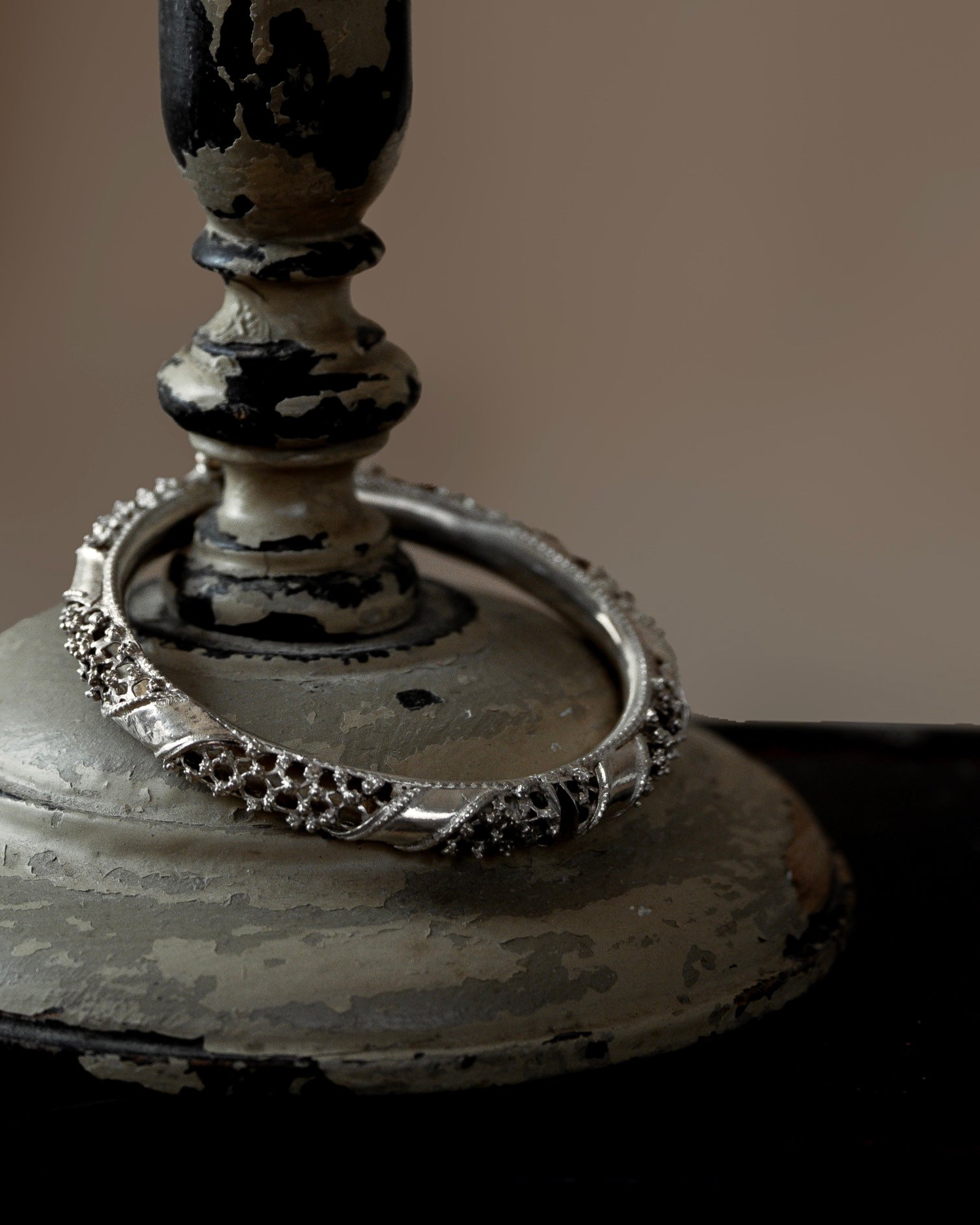 C1900s Silver Ribbon Motif Bangle