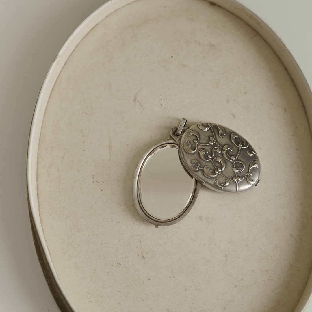 C.1890-1910｜Art Nouveau Silver Mistletoe Mirror Locket Pendant