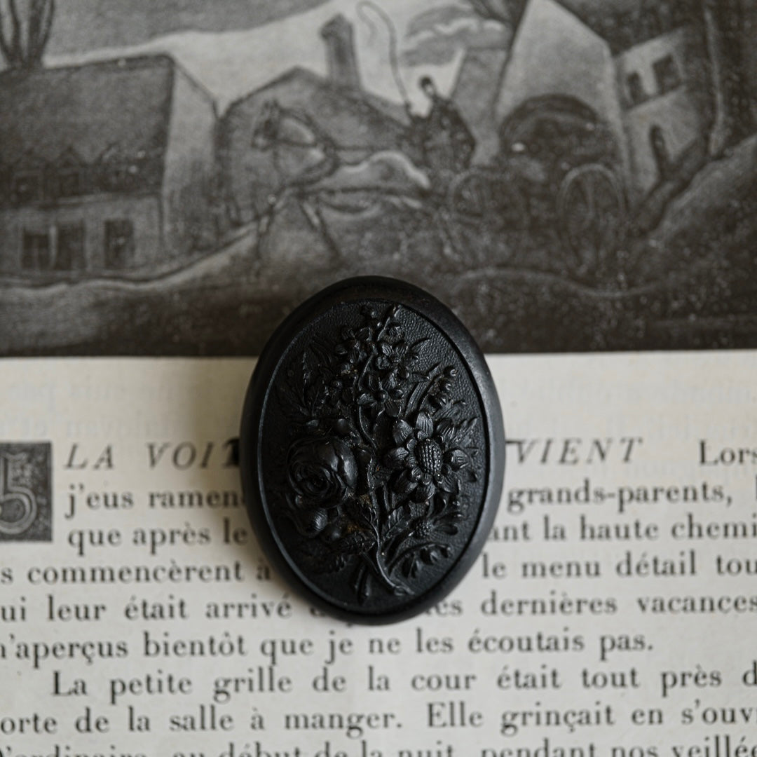 C.1920｜French Bouquet Black Wood Oval Brooch