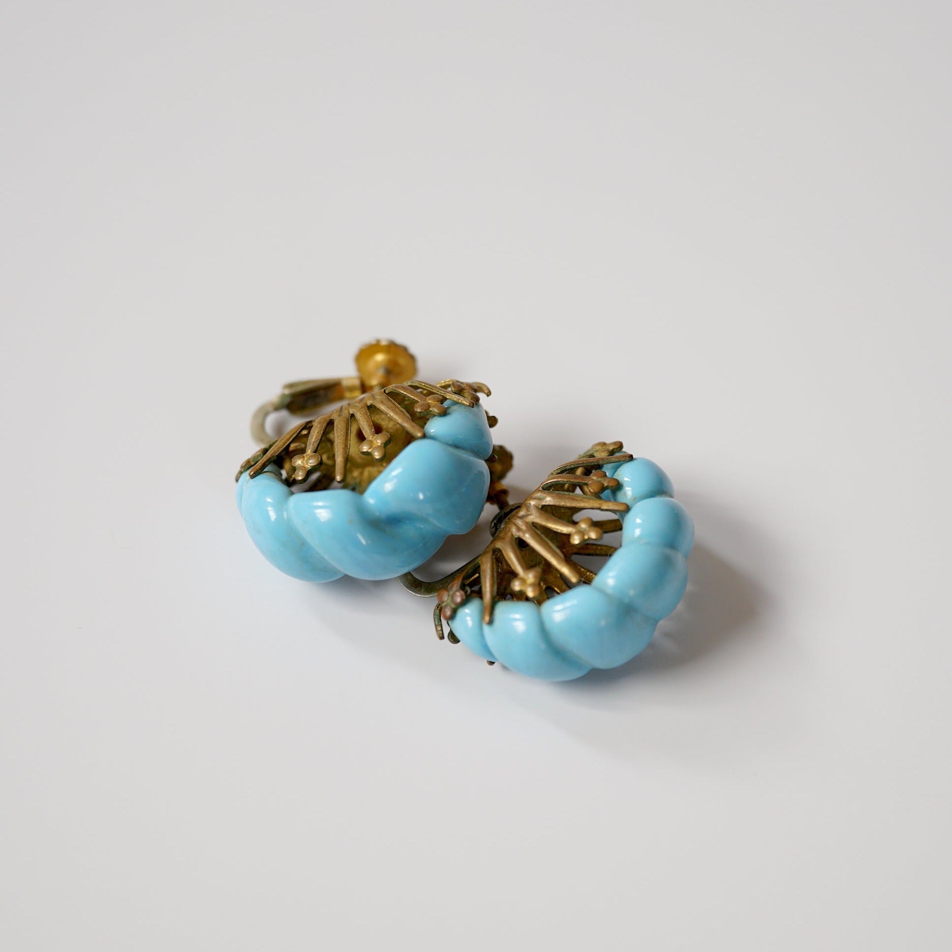 MIRIAM HASKELL LIGHT BLUE EARRING<br>ミリアム・ハスケル<br>ライトブルーセミフープイヤリング