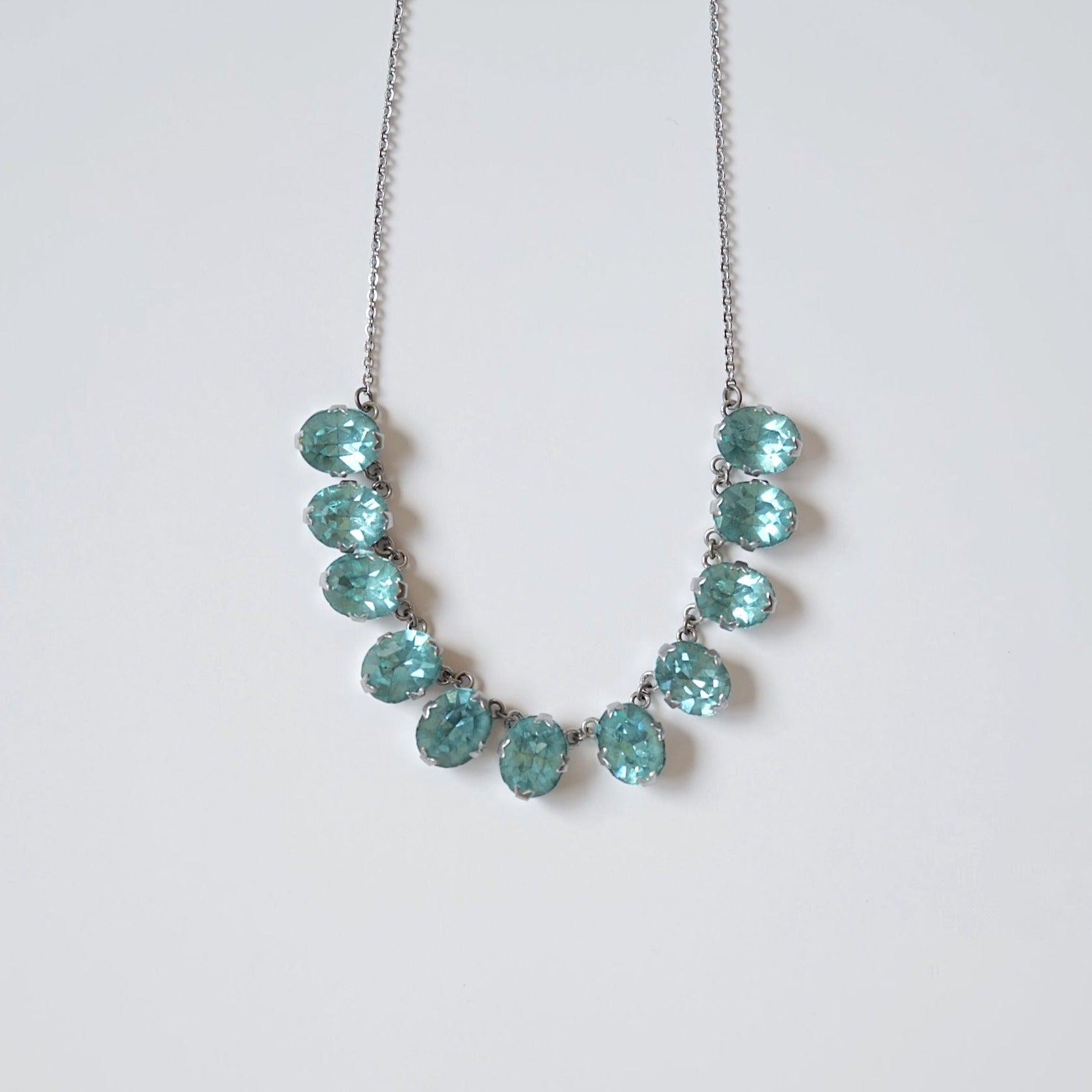 LIGHT BLUE OVAL GLASS NECKLACE